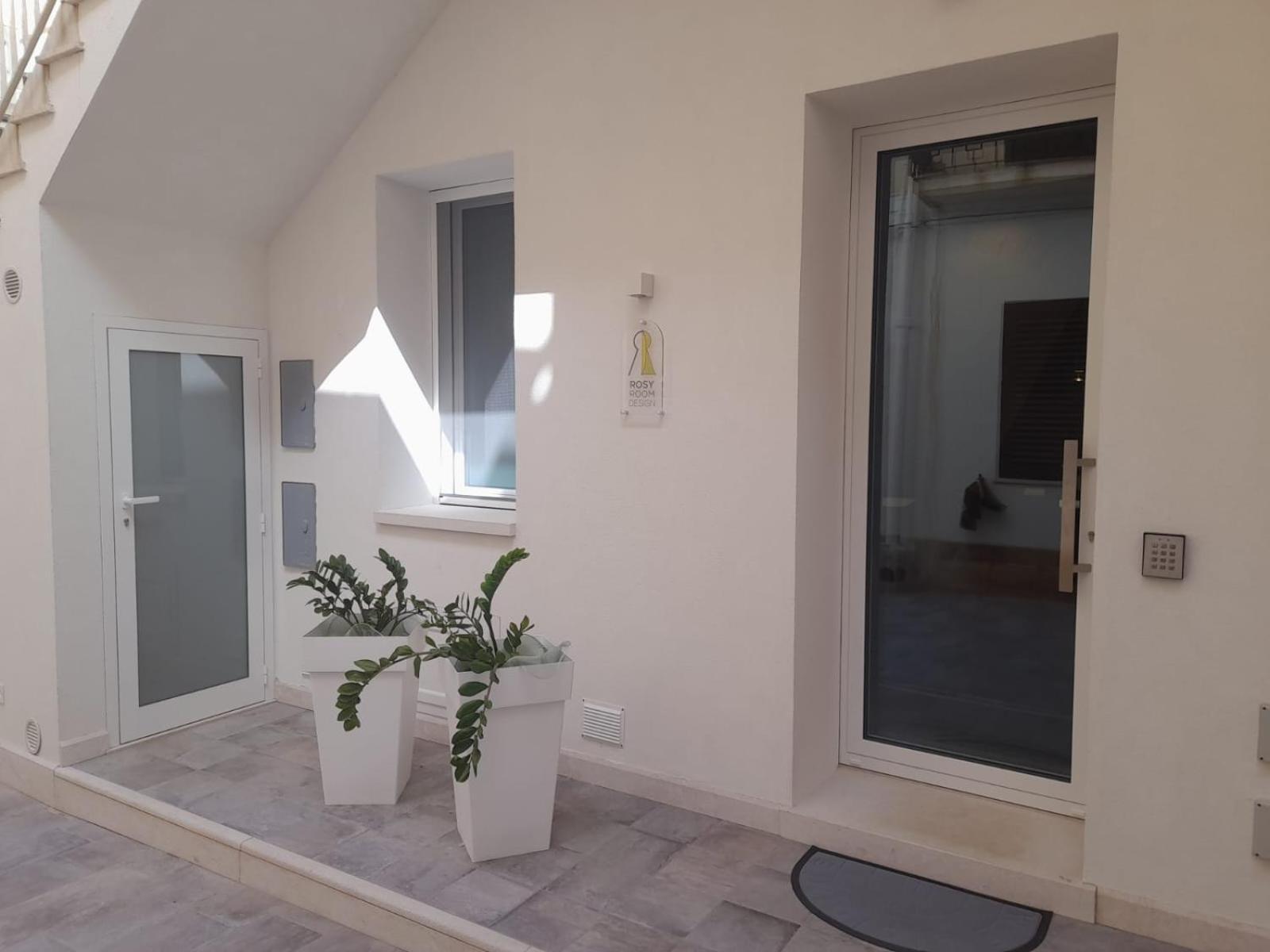 Rosy Room Design Marsala Exterior photo